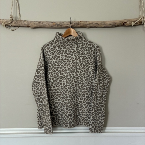 Women's Leopard Cheetah print Warm Sweater Size M - Picture 1 of 4